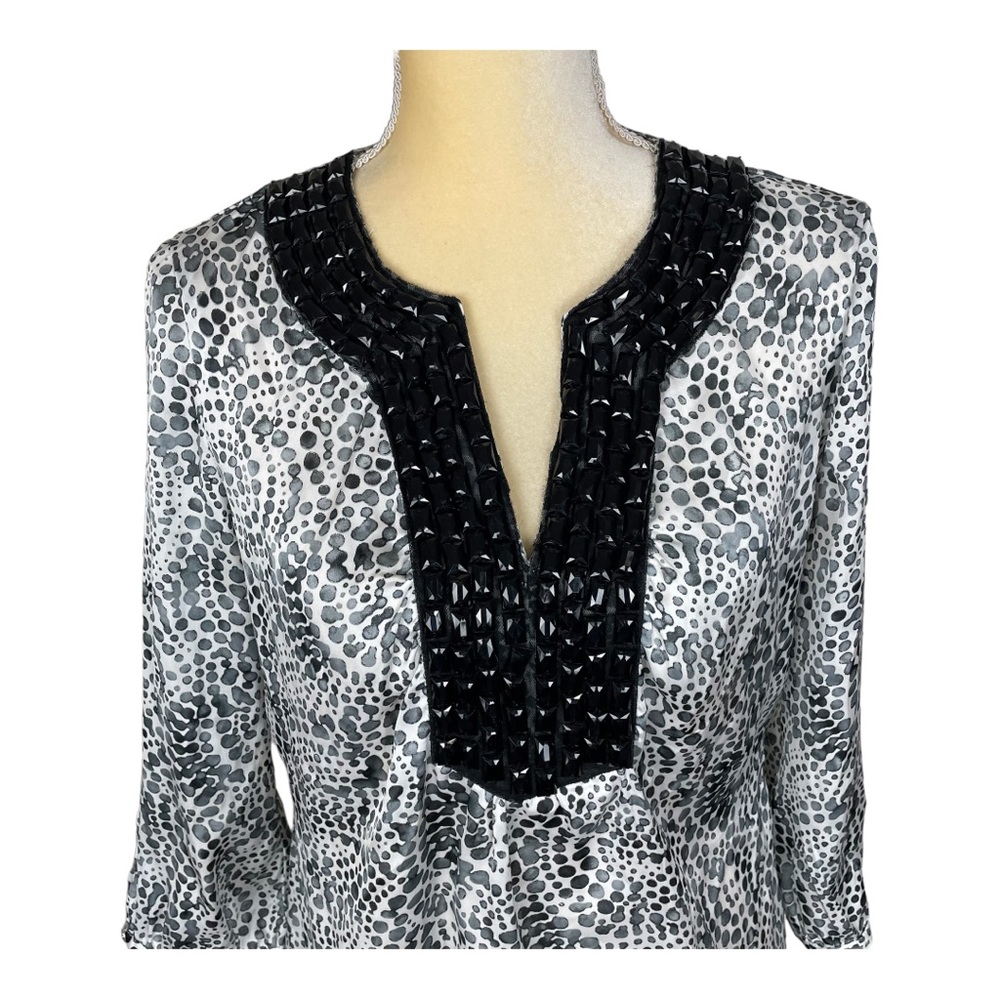 Sioni Black and White Pattern Top Blouse with Black Beads‎ Size Small